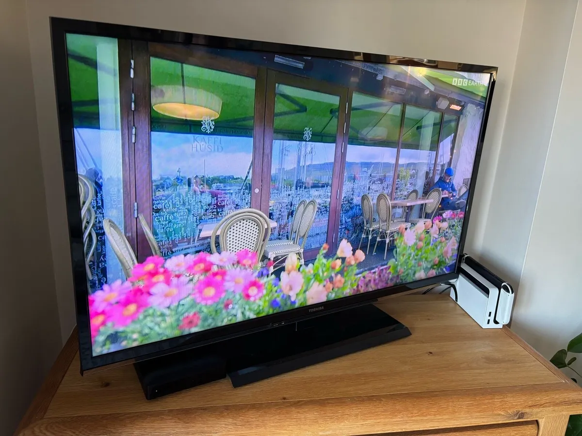 40’’ Toshiba TV - Image 1