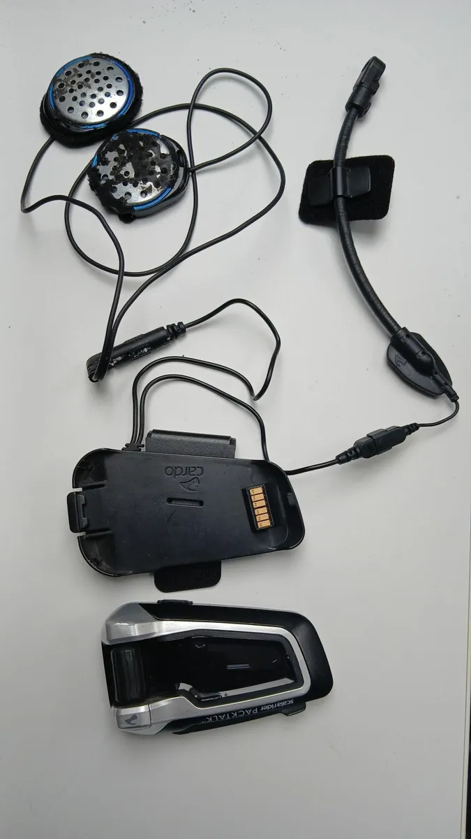 Cardo Packtalk Motorcycle Intercom Mesh Radio - Image 3