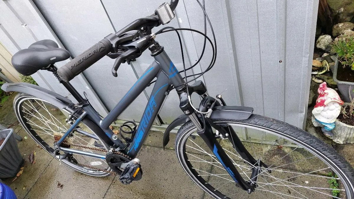 Merida Crossway 10 Hybrid Bike - Image 2