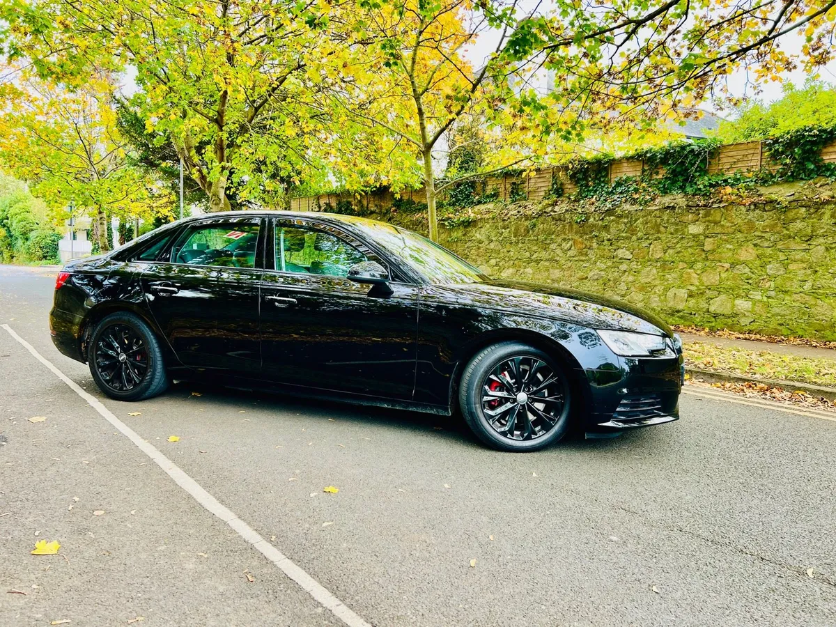 Audi A4 2017 2.0 TDI Ultra Black - Image 3