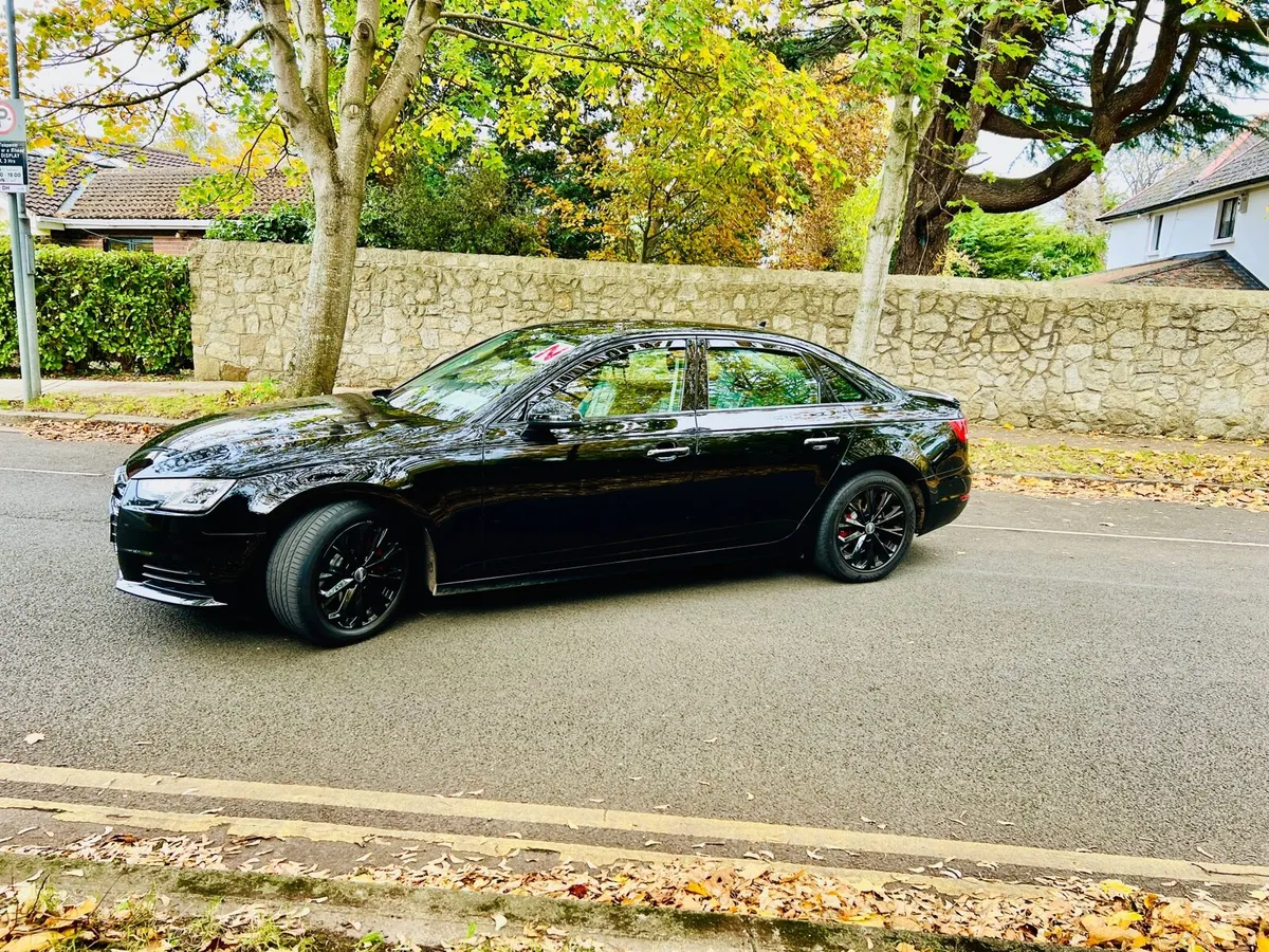 Audi A4 2017 2.0 TDI Ultra Black - Image 4