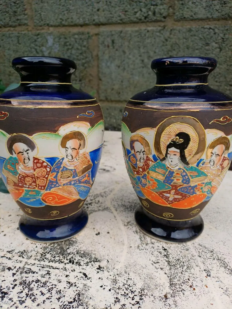 Vintage Japanese Satsuma Gilt Vases - Image 2