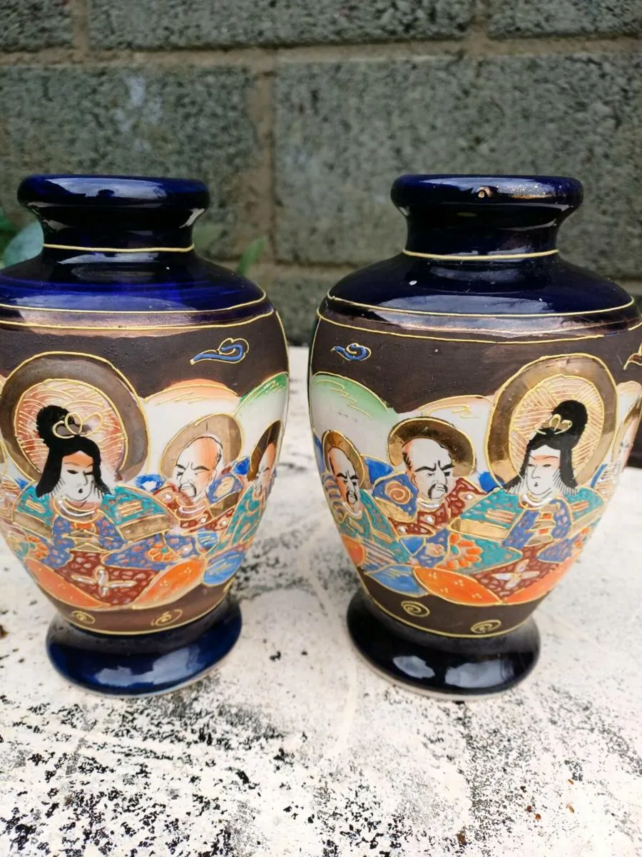 Vintage Japanese Satsuma Gilt Vases - Image 1