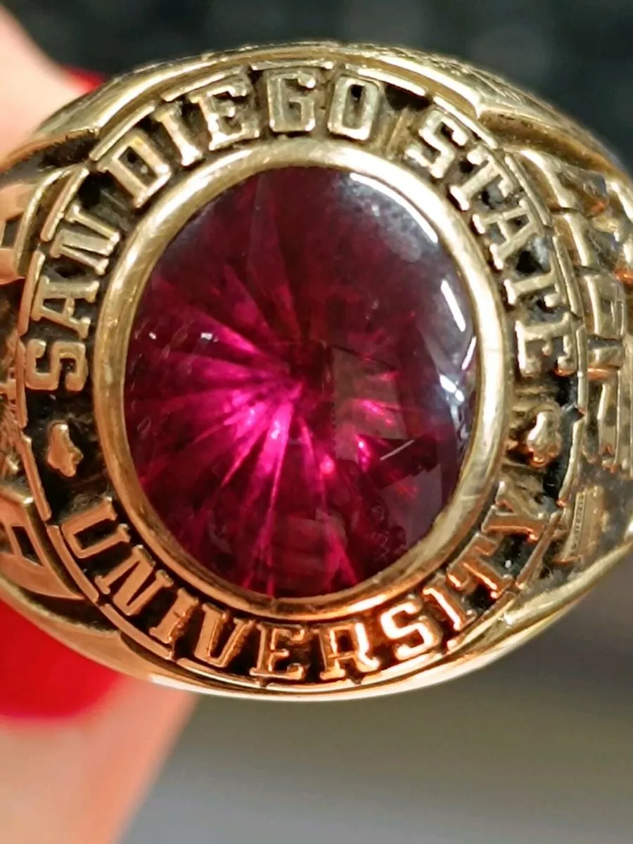 10k Filled Back Vintage American College Ring - Image 1