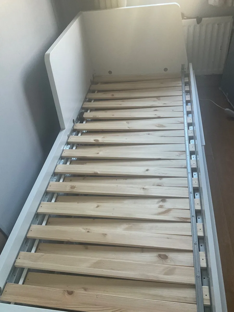 Extendable bed frame with storage - Image 2