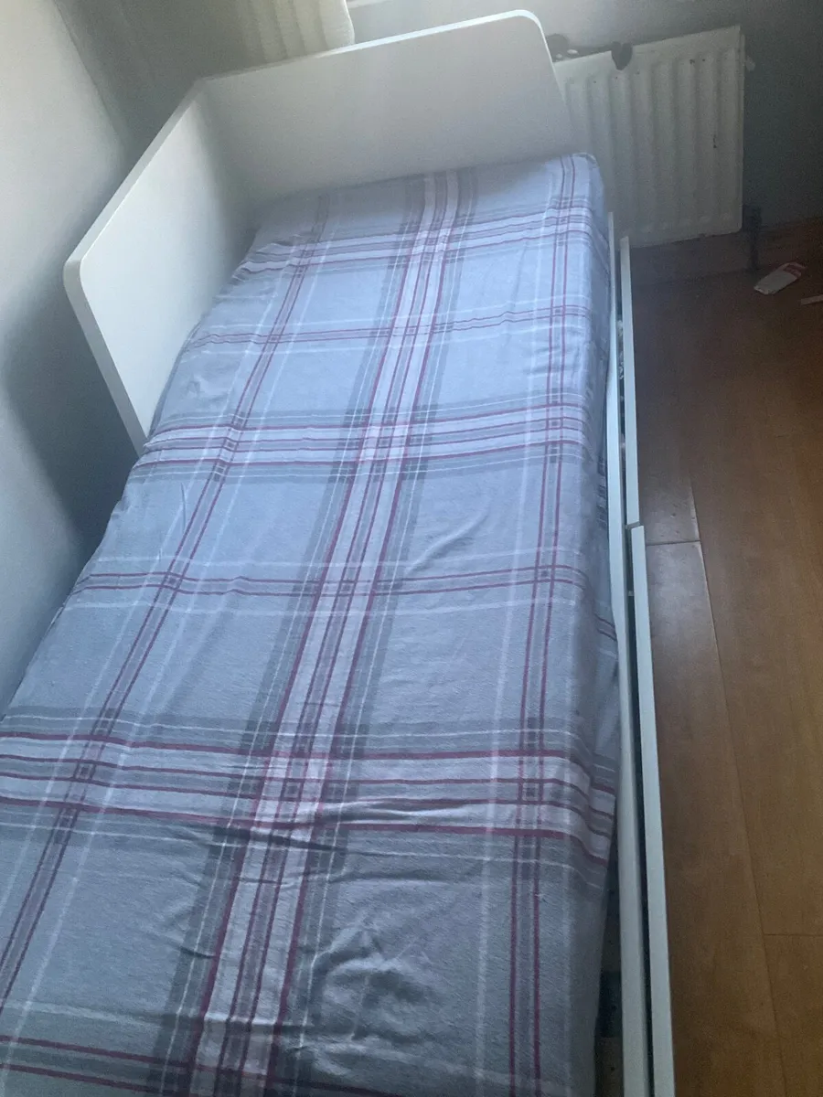 Extendable bed frame with storage - Image 3