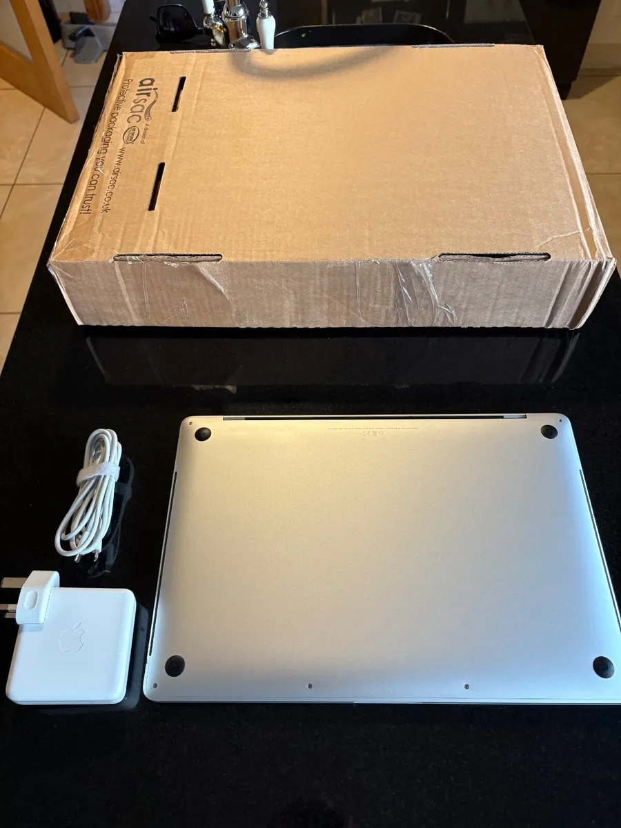 As New 16" Apple Macbook Pro Tahoe 512gb Ssd, 16 - Image 4