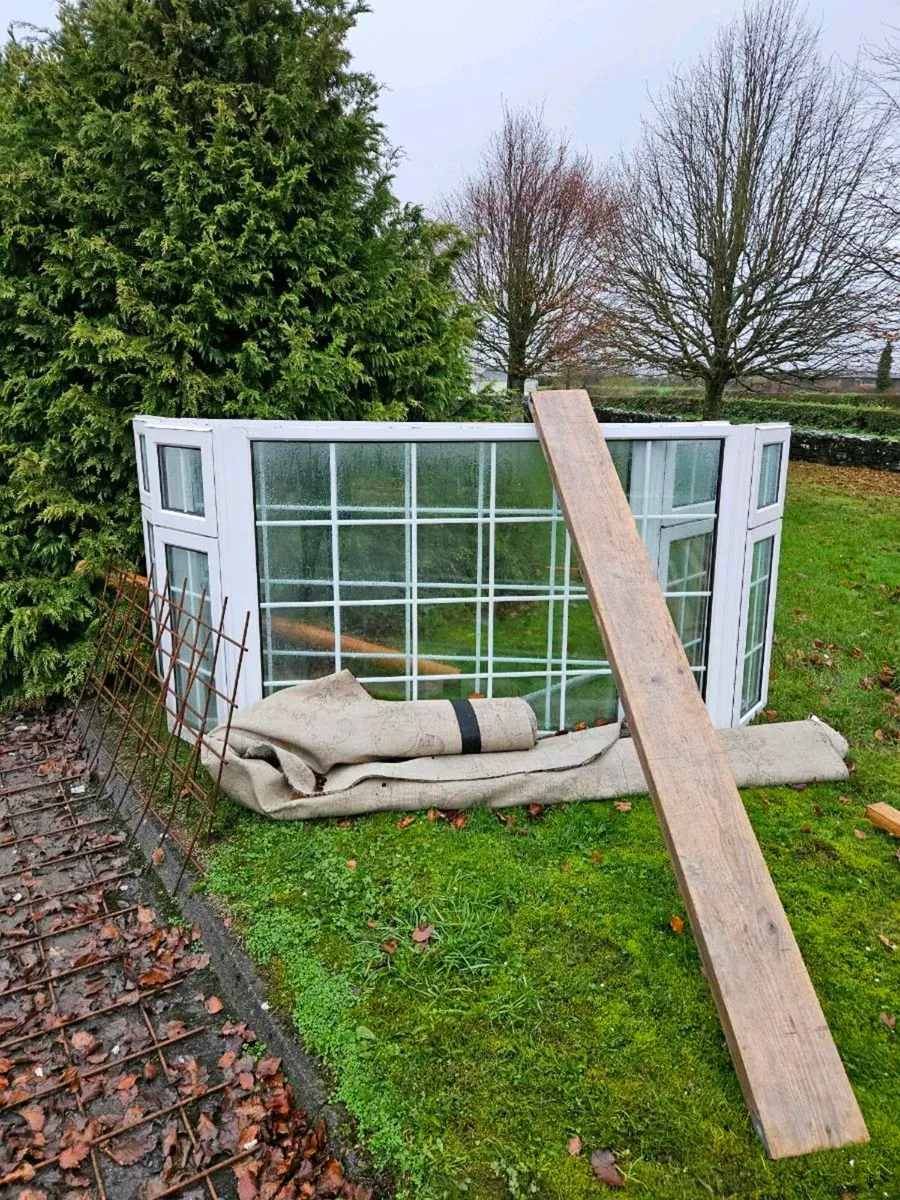 Bay windows - Image 1