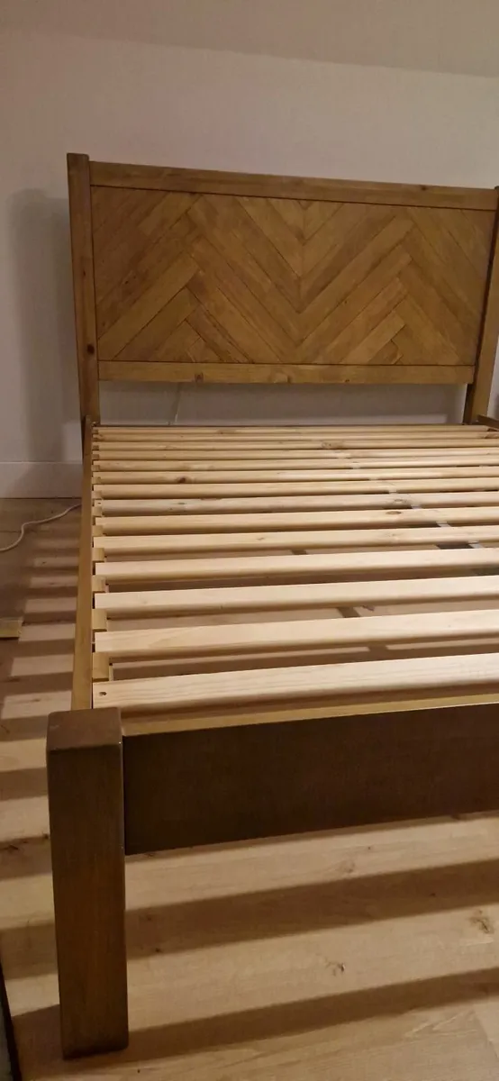 King size bed - Image 1