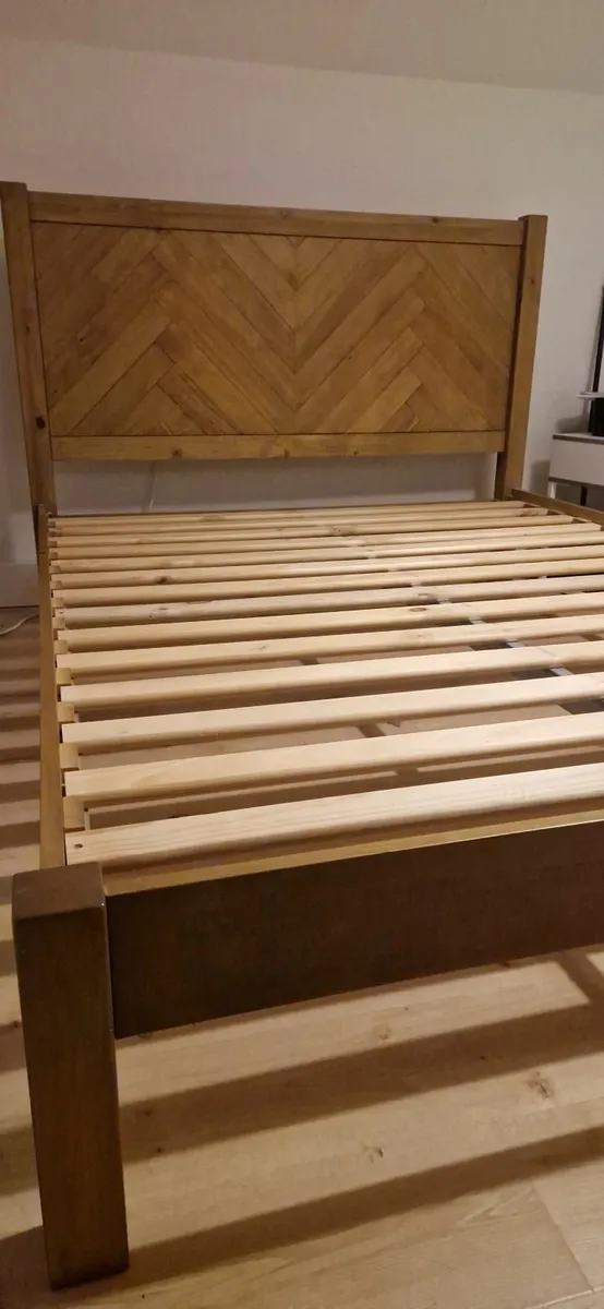 King size bed - Image 4