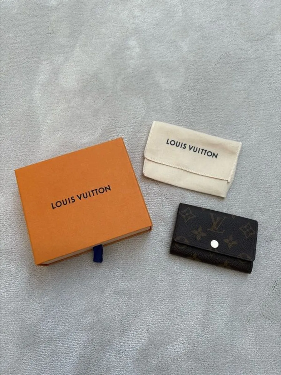 Louis Vuitton 6 Key Holder in Monogram Canvas - Image 1