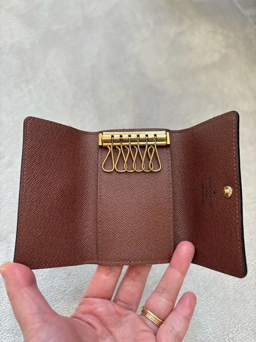 Louis Vuitton 6 Key Holder in Monogram Canvas - Image 3