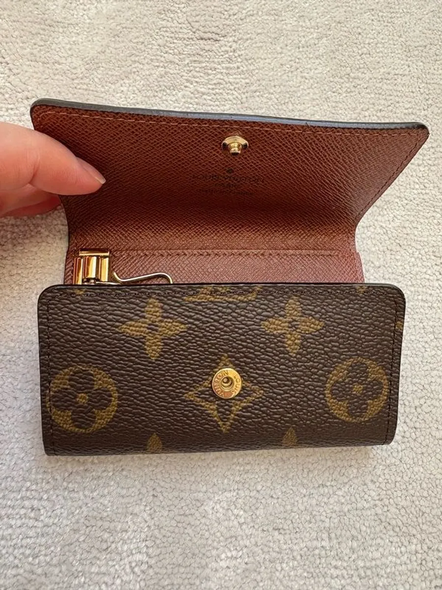Louis Vuitton 6 Key Holder in Monogram Canvas - Image 4