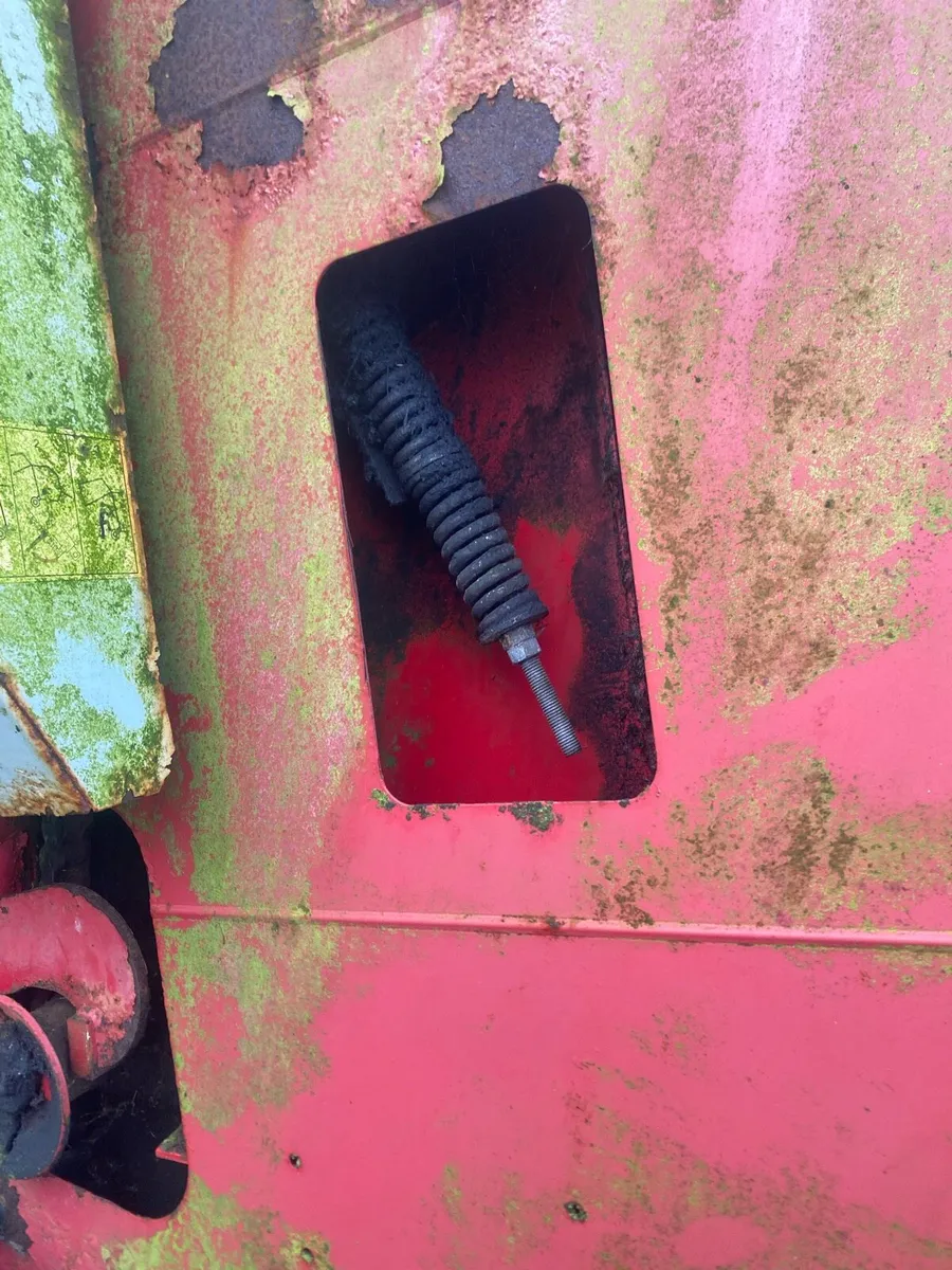 Round baler - Image 1