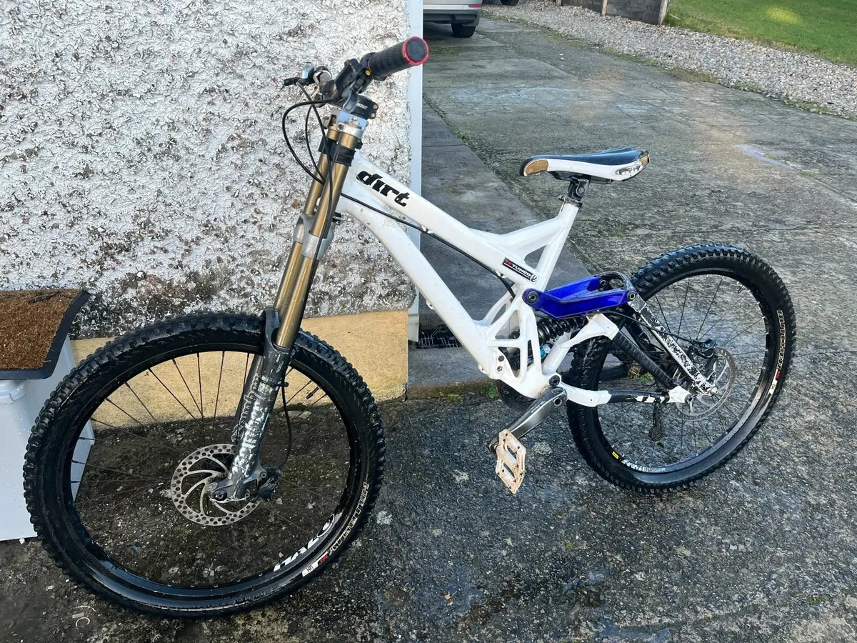 DOWNHILL BIKE - Image 1
