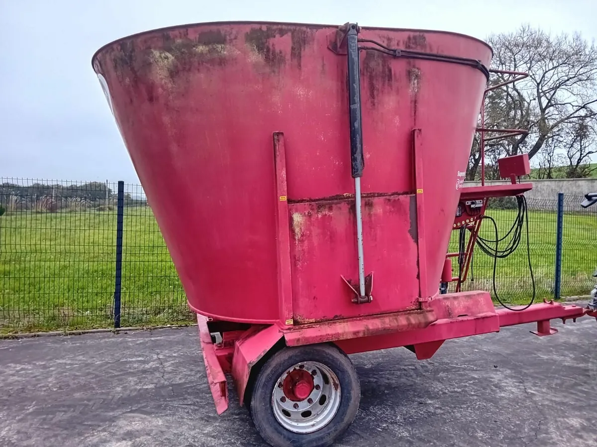 Super Mix 12 Cube Diet Feeder - Image 3