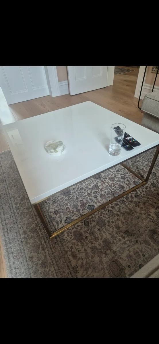 Coffee table white glass and brass from Browsers - Image 4
