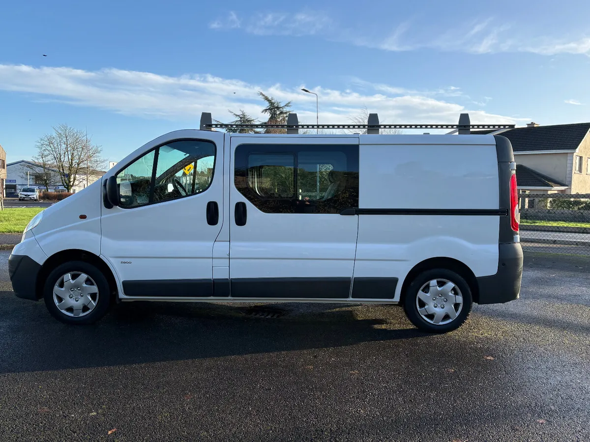 ABSOLUTELY IMMACULATE 2012 CREW CAB - Image 4