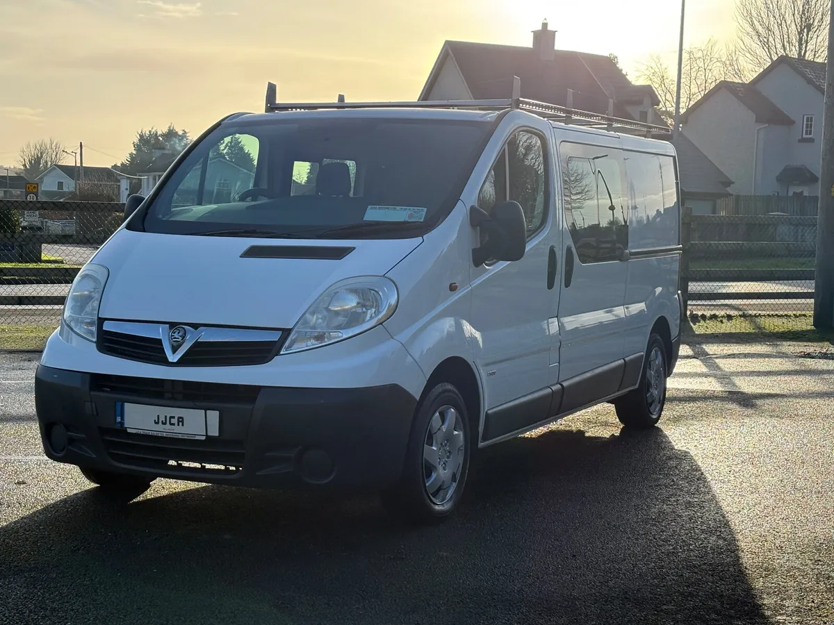 ABSOLUTELY IMMACULATE 2012 CREW CAB - Image 3