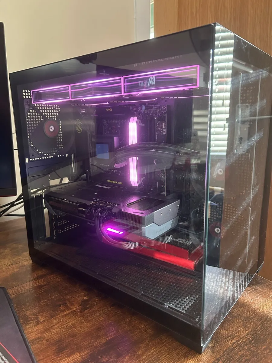 Radeon™ RX 9070 XT, Ryzen 7 9800x3d, 32gb ram - Image 1