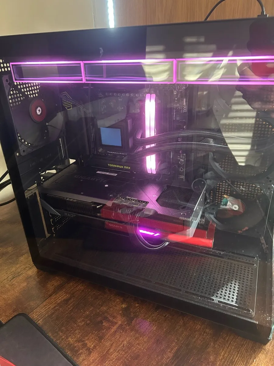 Radeon™ RX 9070 XT, Ryzen 7 9800x3d, 32gb ram - Image 2