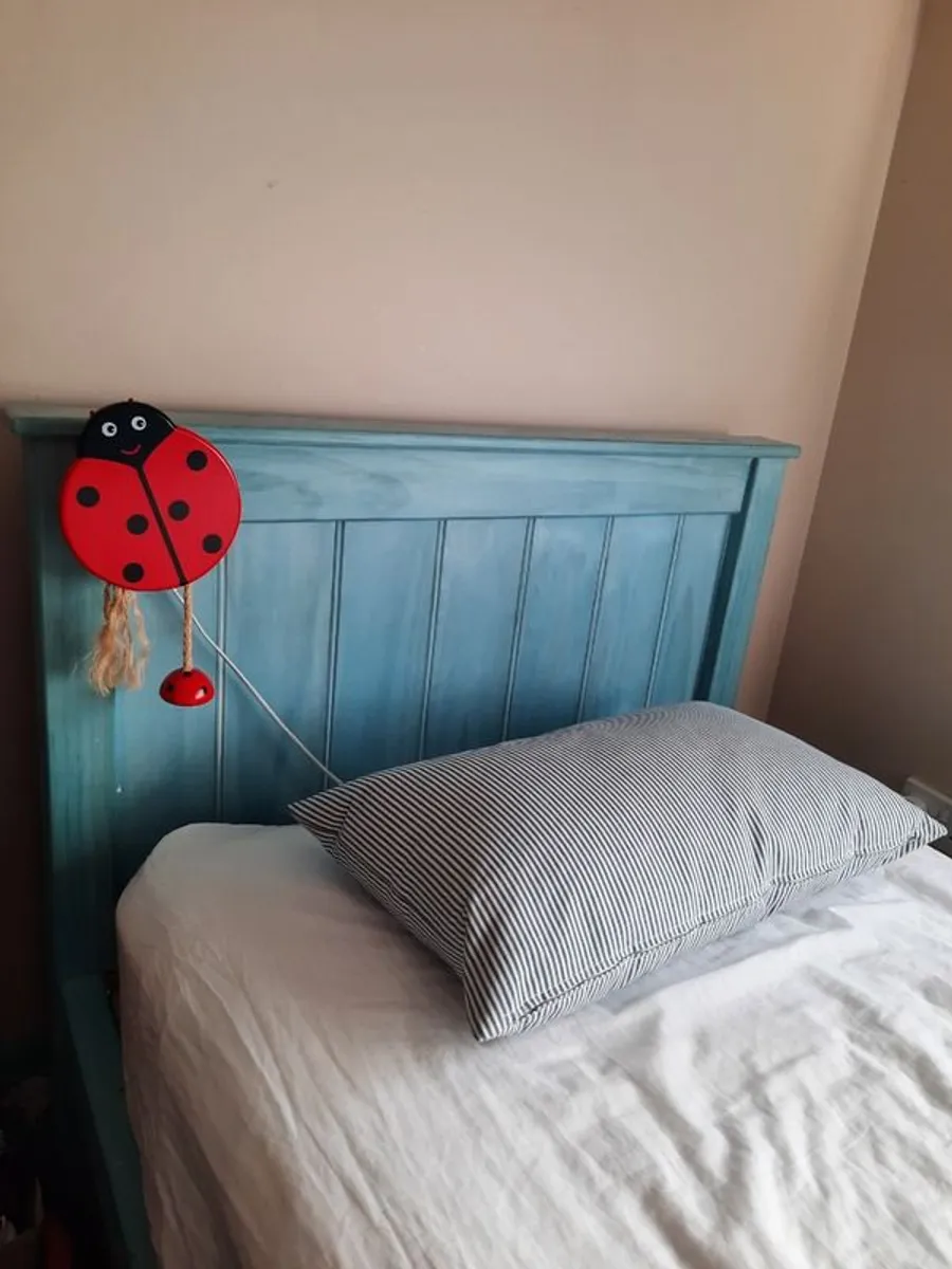 Free: wooden frame single bed & mattress - Image 1