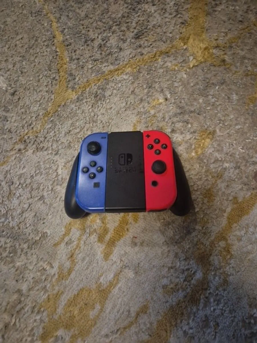 Nintendo Switch with 3 games and accessories - Image 4