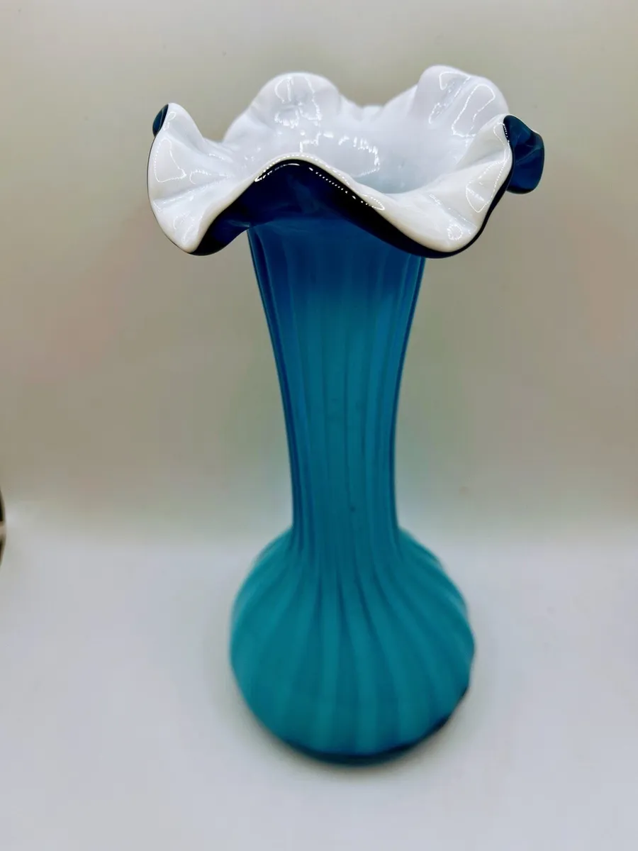 Vintage 1970s art glass marine blue ribbon vase - Image 3