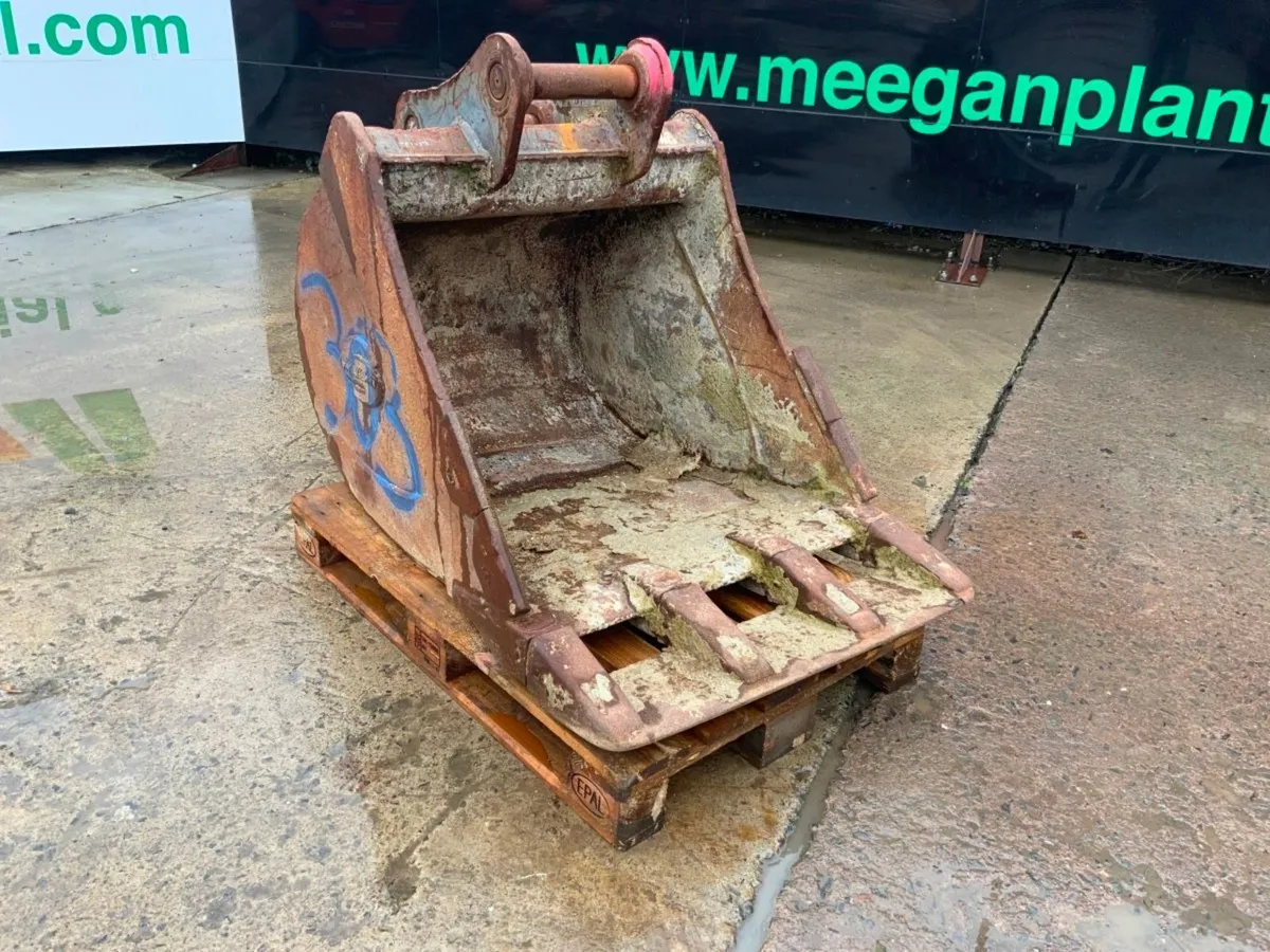 36" STRICKLAND BUCKET......65mm PINS.....303f. - Image 2