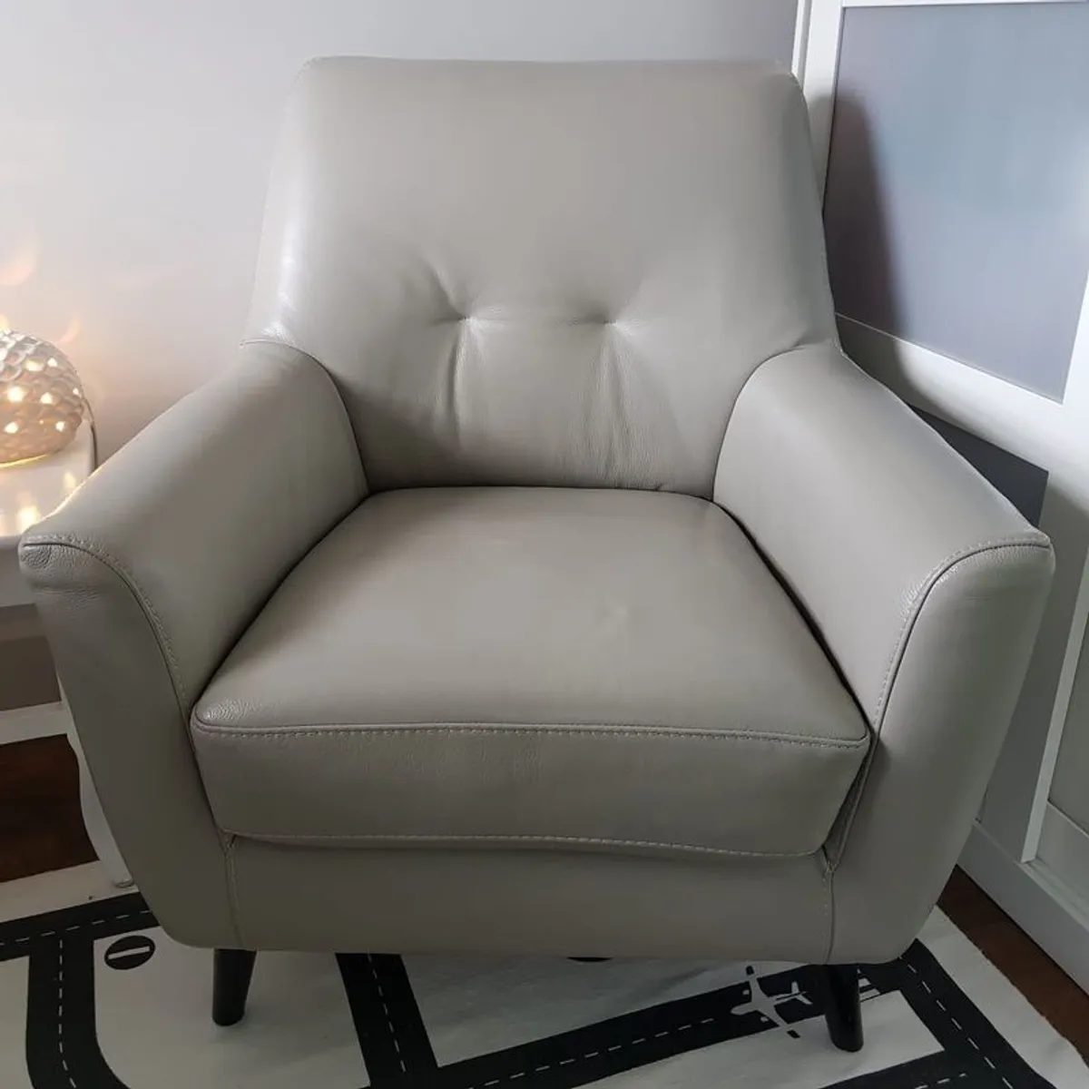Immaculate condition - grey leather armchair - Image 2