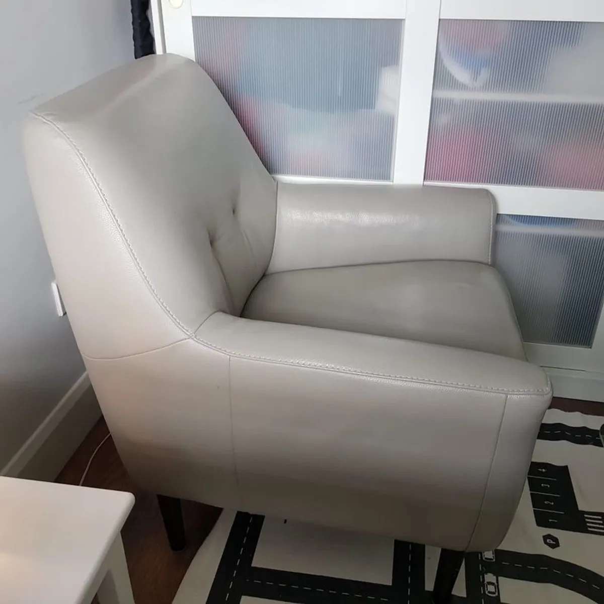 Immaculate condition - grey leather armchair - Image 3