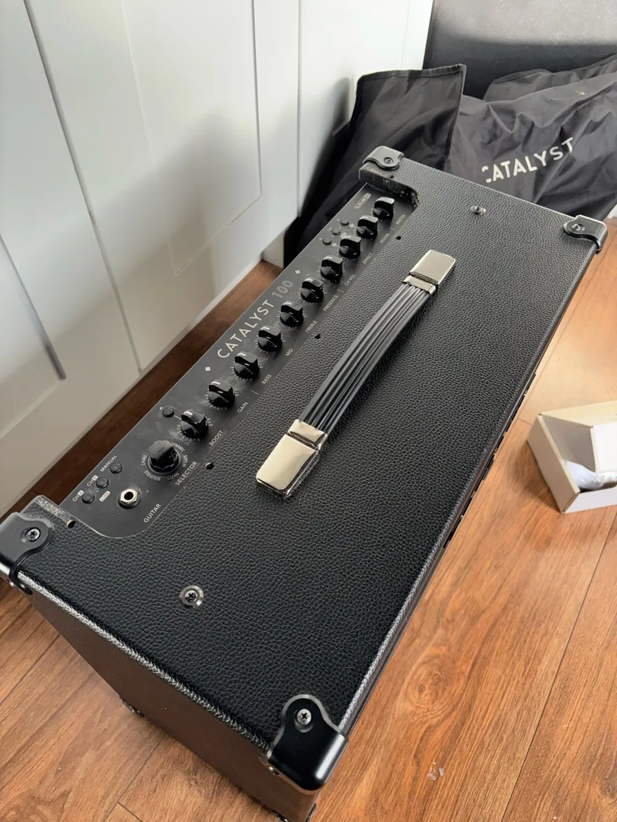 Line 6 Catalyst 100 + Foot Switch + Amp cover - Image 2
