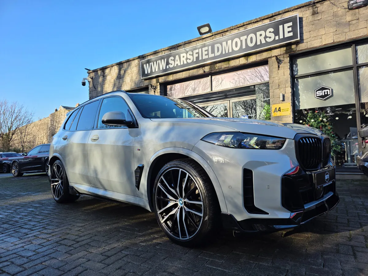 2025 BMW X5 50E M-SPORT AUTO.PAN ROOF. - Image 1