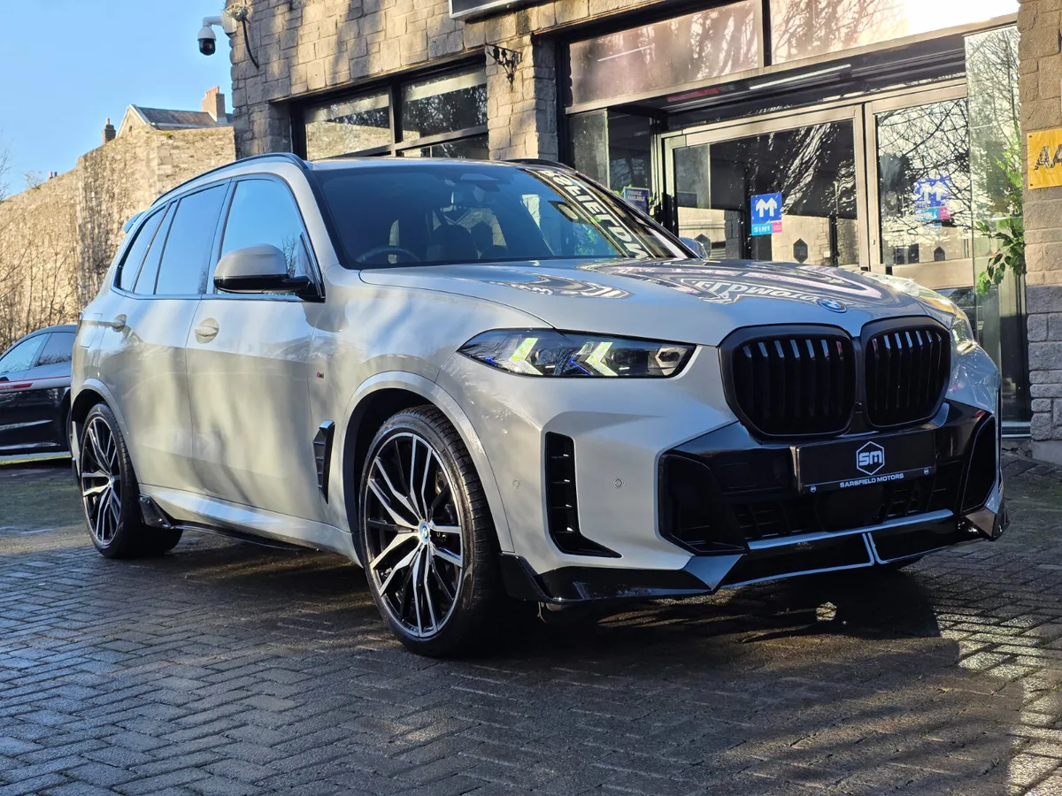 2025 BMW X5 50E M-SPORT AUTO.PAN ROOF. - Image 2