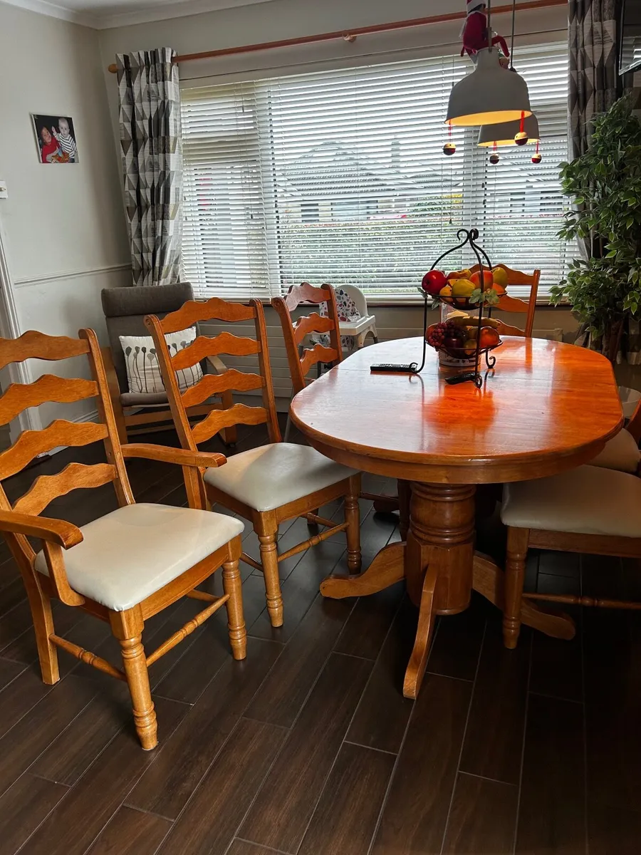 Kitchen Table and chairs - Image 4