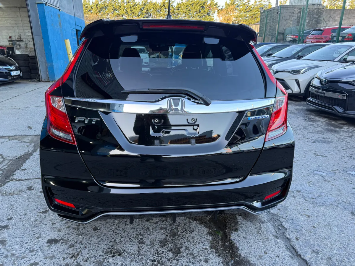 2017 Honda Fit Hybrid automatic/Sensing /leather - Image 4