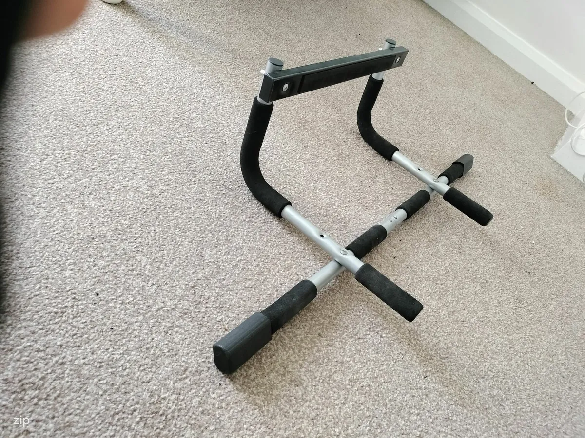Pull Up Bar - Image 1