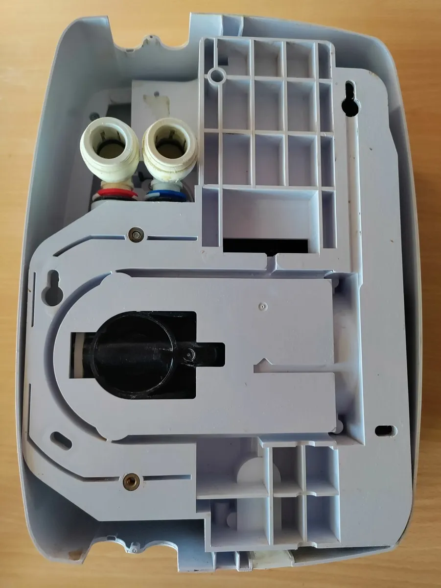 Triton novel SR electric shower - Image 3