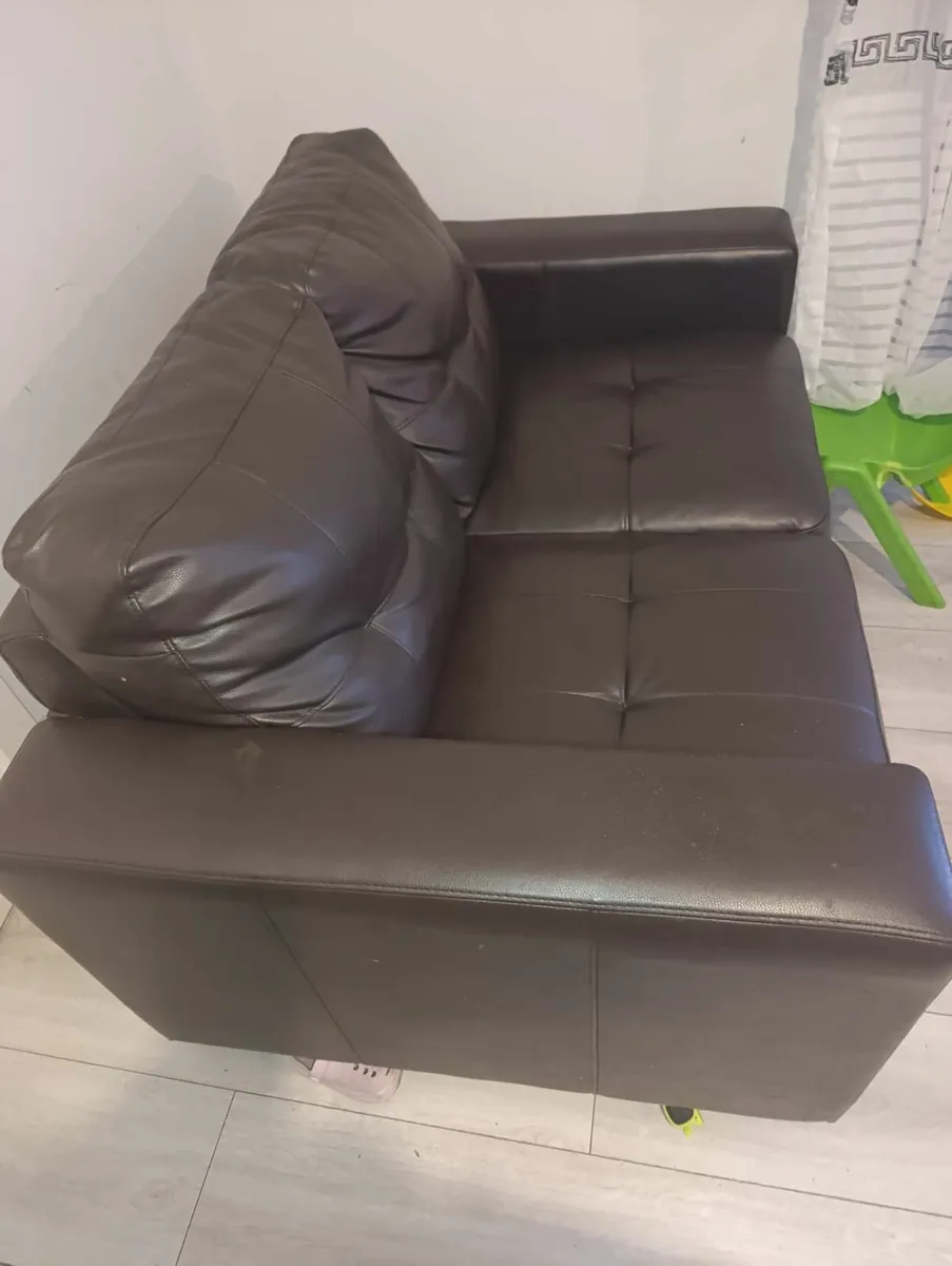 Table and chair - Image 2