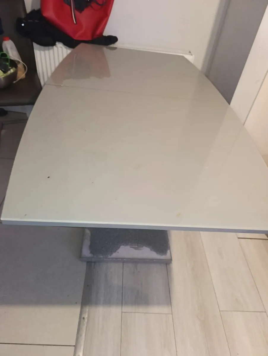 Table and chair - Image 3