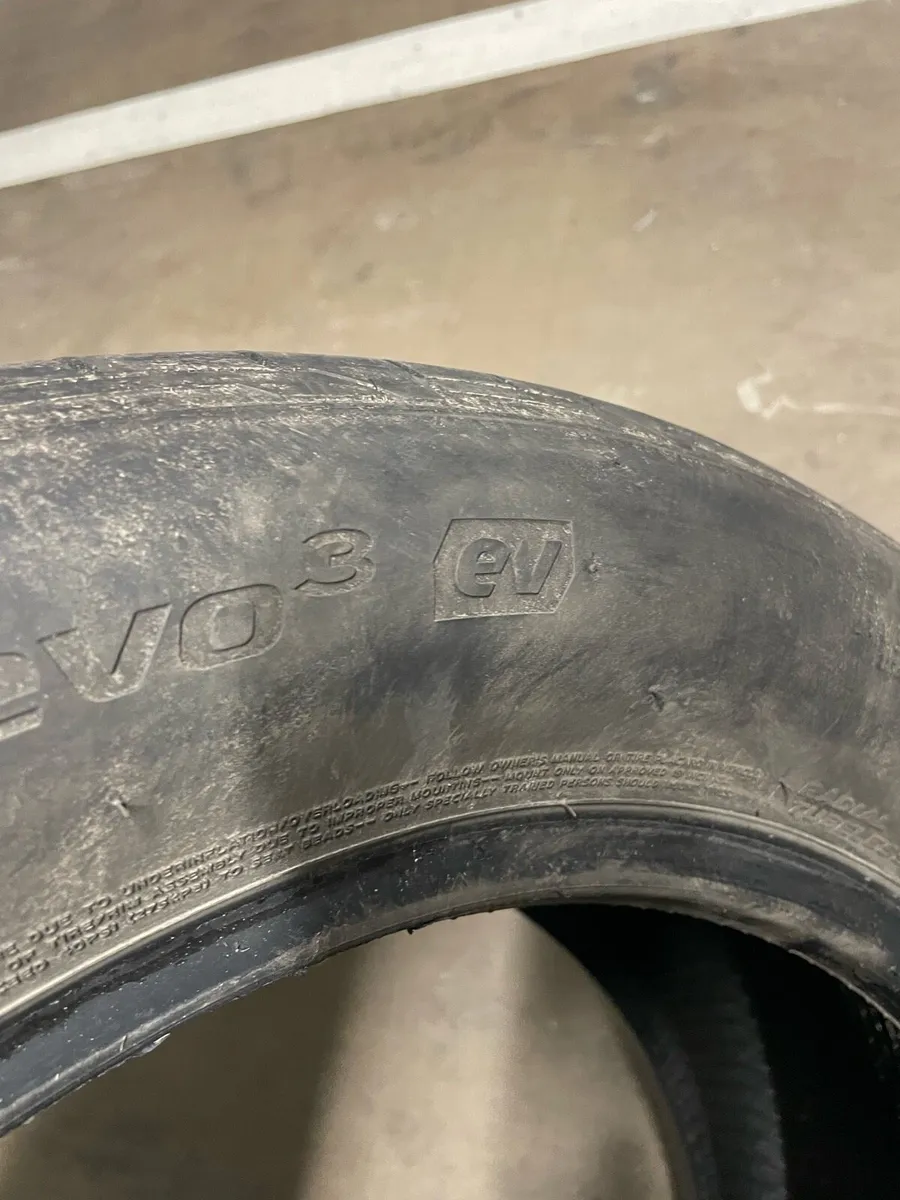 Hankook 255/50 R19 tyre - Image 2