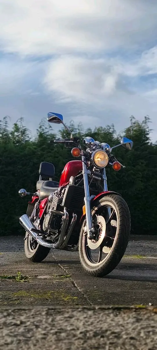 Yamaha Maxim XJ700 - Image 1