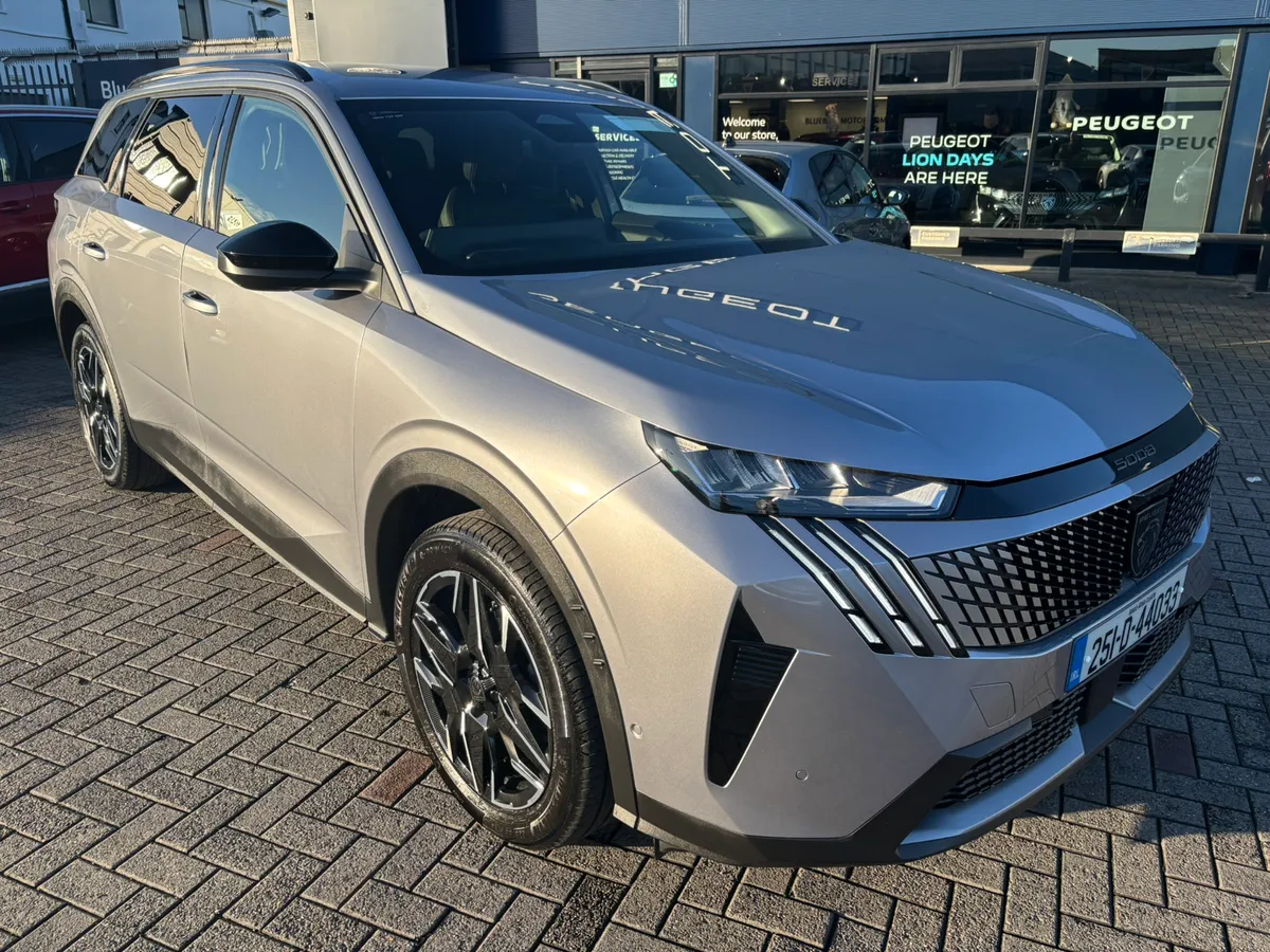 2025 Peugeot 5008 Allure Hybrid - Image 1