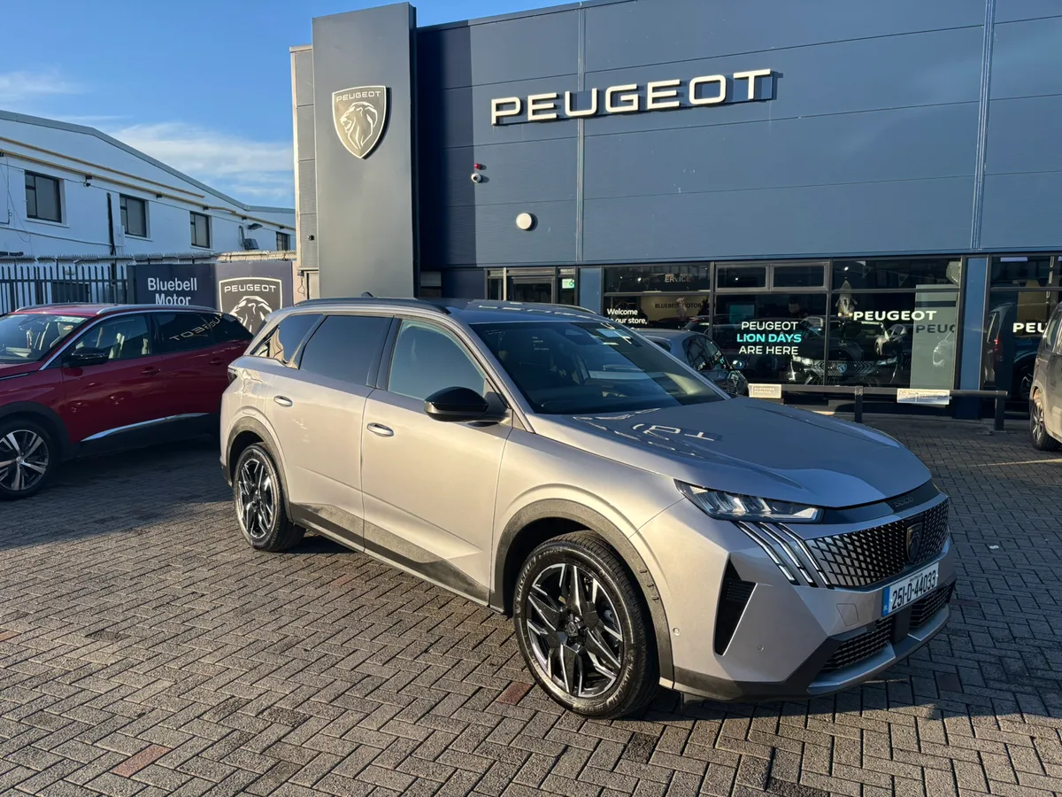 2025 Peugeot 5008 Allure Hybrid - Image 2