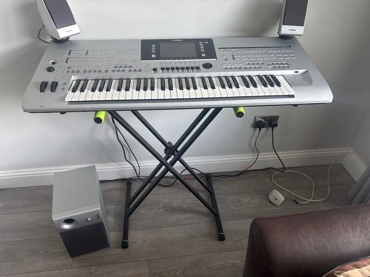 Yamaha tyros 4 keyboard - Image 1