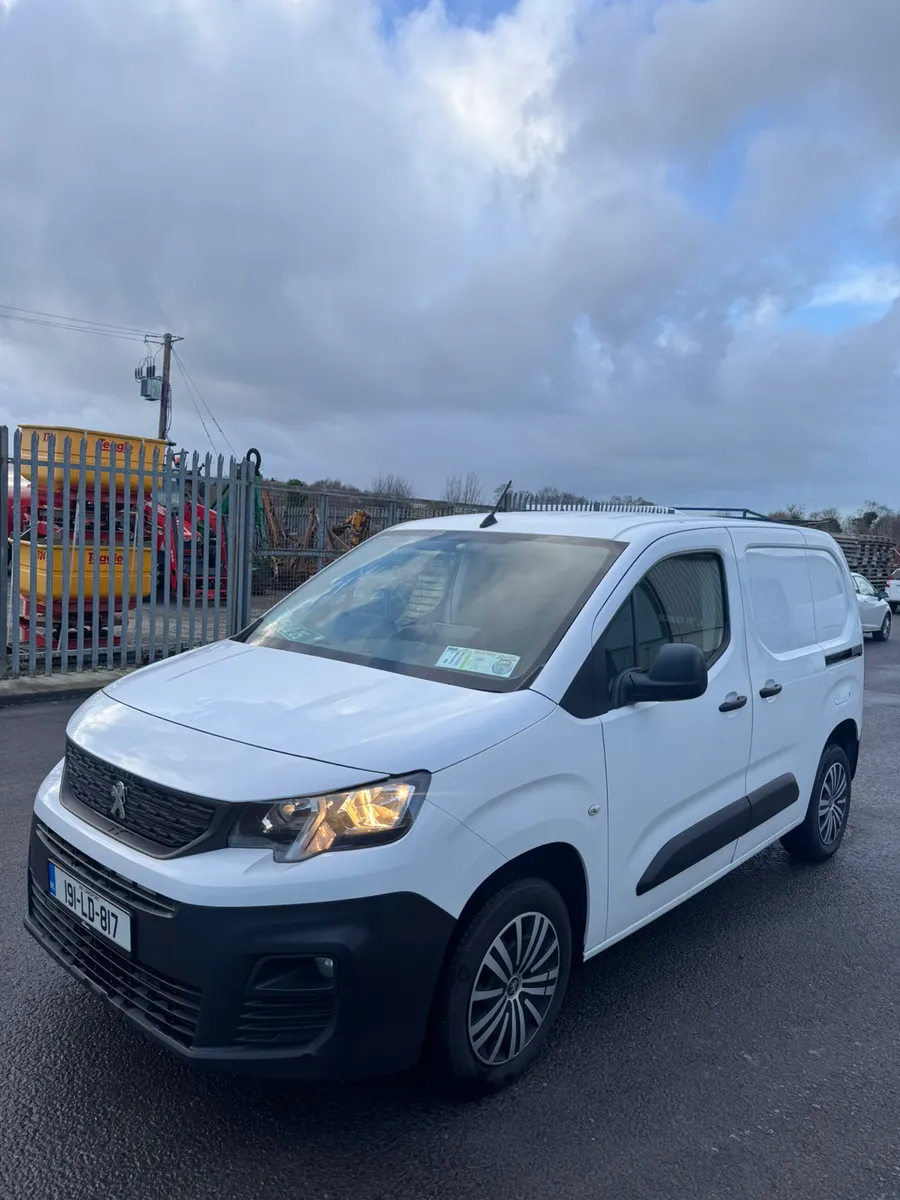 2019 Peugeot Partner - TAX AND TEST - Image 2