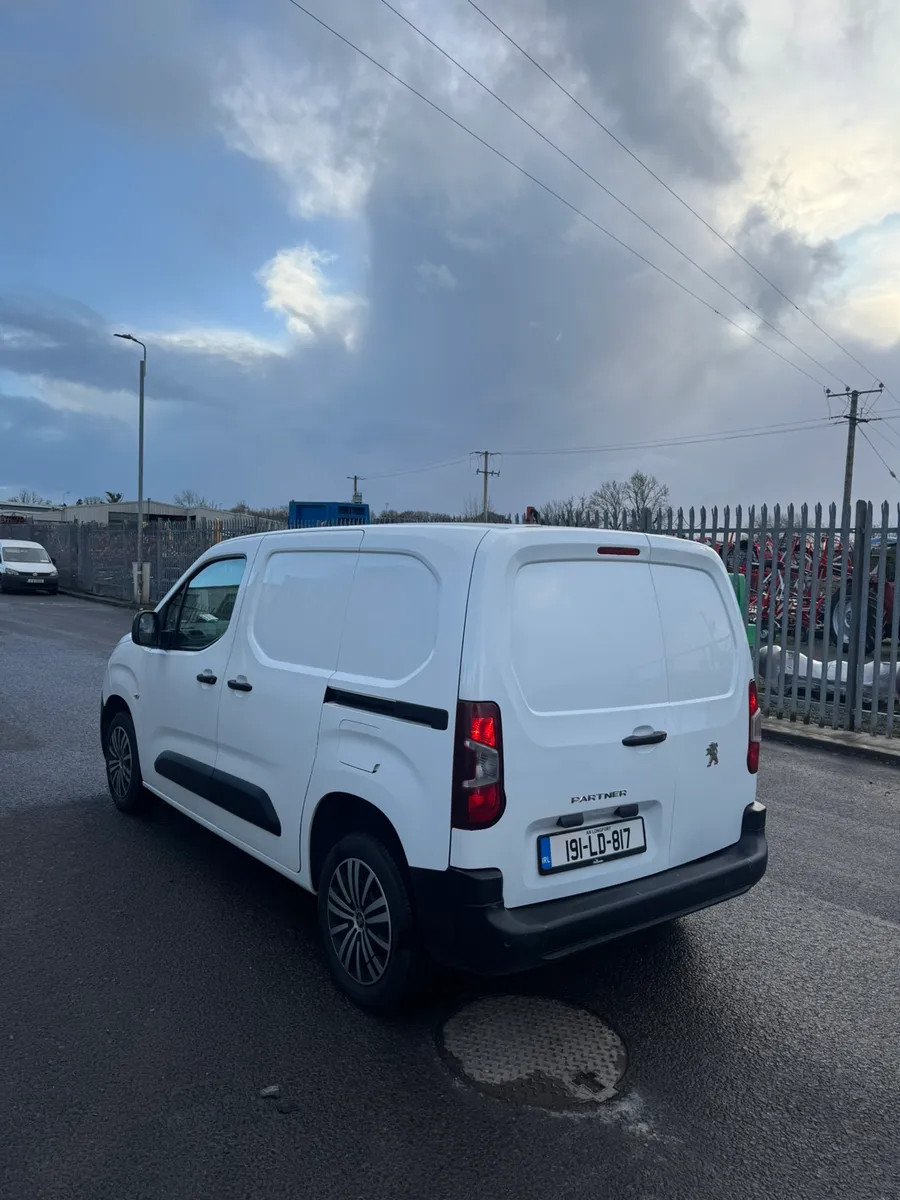 2019 Peugeot Partner - TAX AND TEST - Image 3