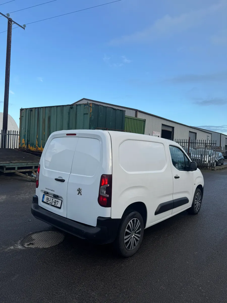 2019 Peugeot Partner - TAX AND TEST - Image 4