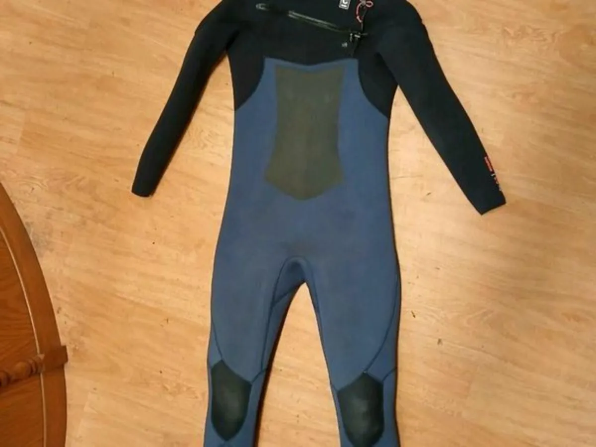 SALE Size 8 C-Skins Nuwave 6/5 hooded, taped seams - Image 1