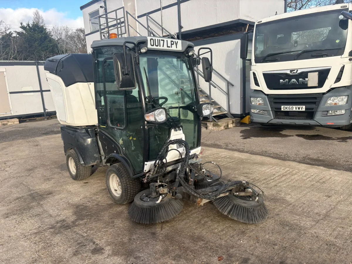 KARCHER DIESEL ROAD SWEEPER THIRD BRUSH - Image 3